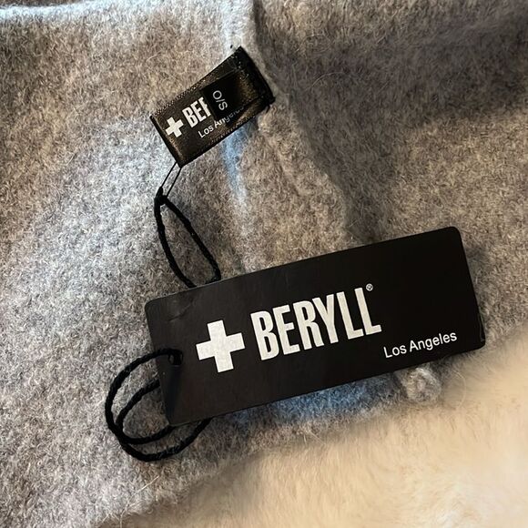 New! Beryll Vivi Cashmere Cropped Coat with Hood in Shell Gray One Size NWT - Picture 15 of 16